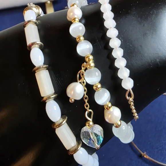 Jewelry - 3pc White & Gold Beaded Bracelet Set Crystal Heart Charm Stone Glass Pieces 601